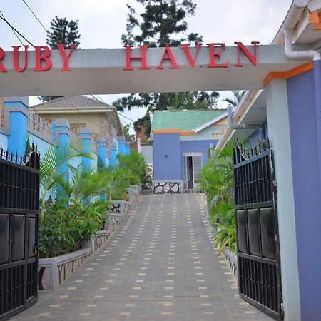 Ruby Haven Hotel Кампала Екстериор снимка