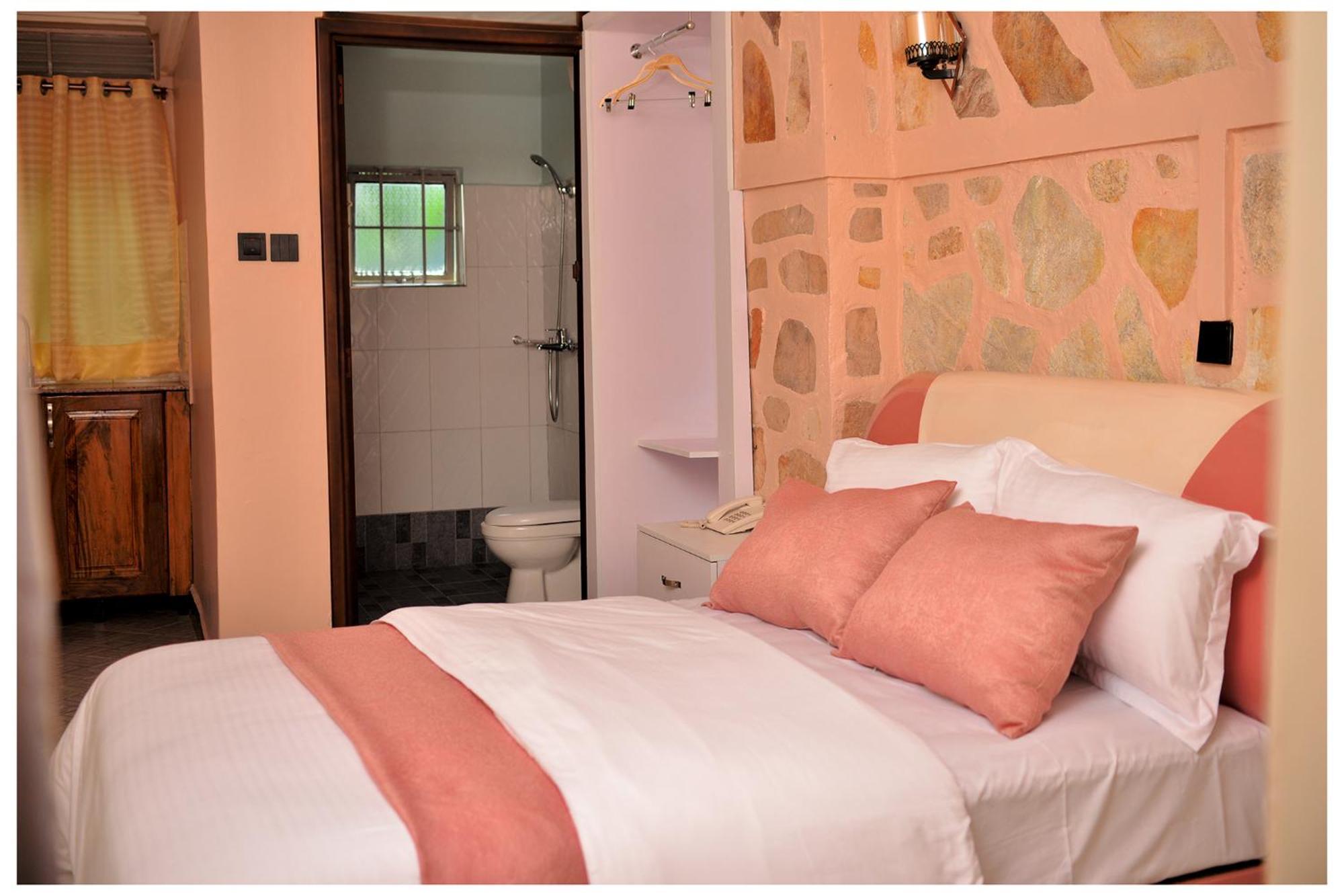 Ruby Haven Hotel Кампала Екстериор снимка
