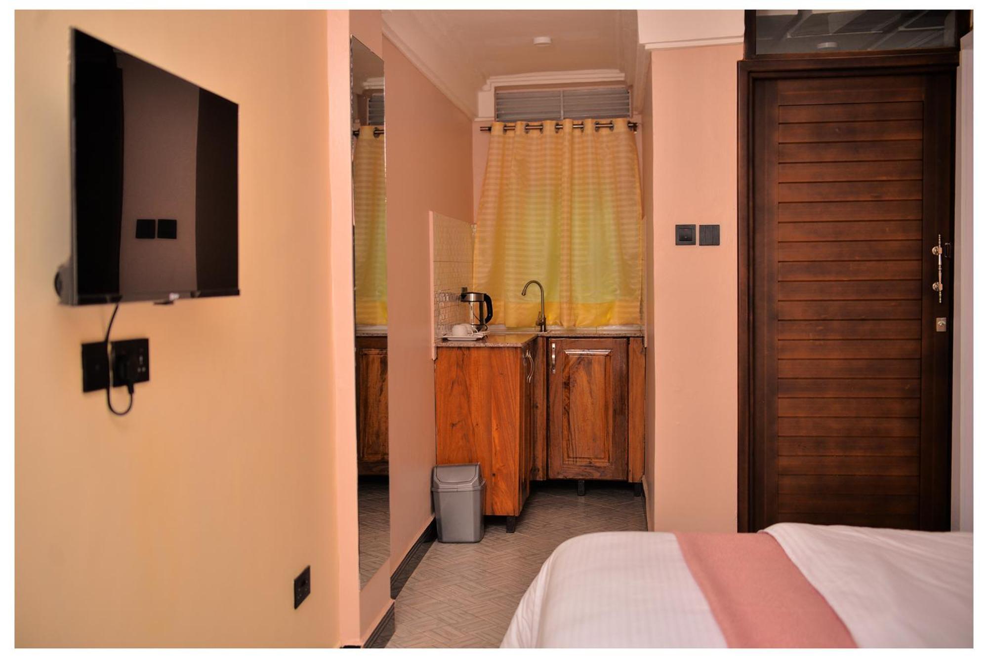 Ruby Haven Hotel Кампала Екстериор снимка